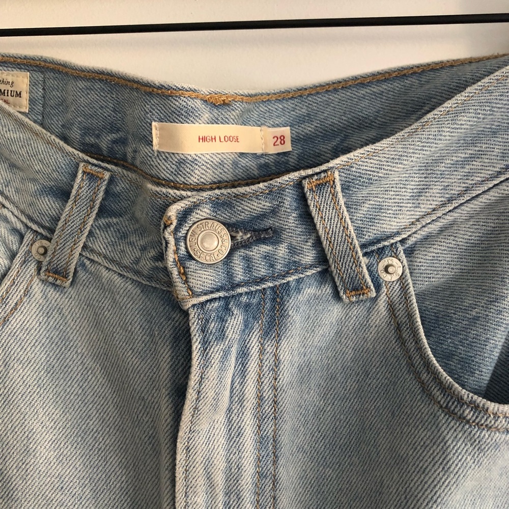 Levi’s High Loose Jeans, 28 (Run Large, W 32”)